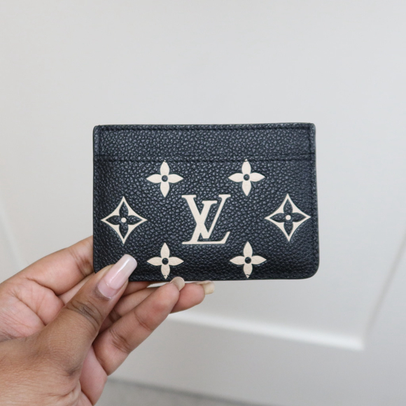 Louis Vuitton Accessories - Louis Vuitton Black & Cream Monogram Card Holder